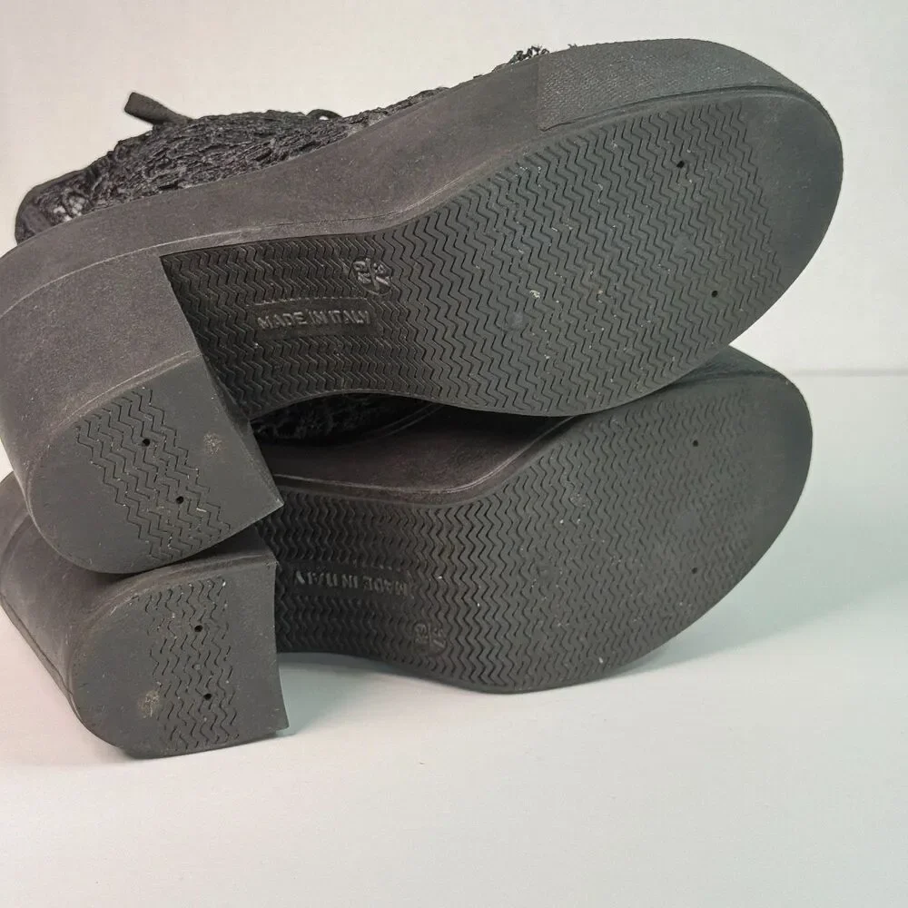 Y2K | Bakers | Chunky Platform Sneaker Booties | Black Lace Flora | Sz 6.5
